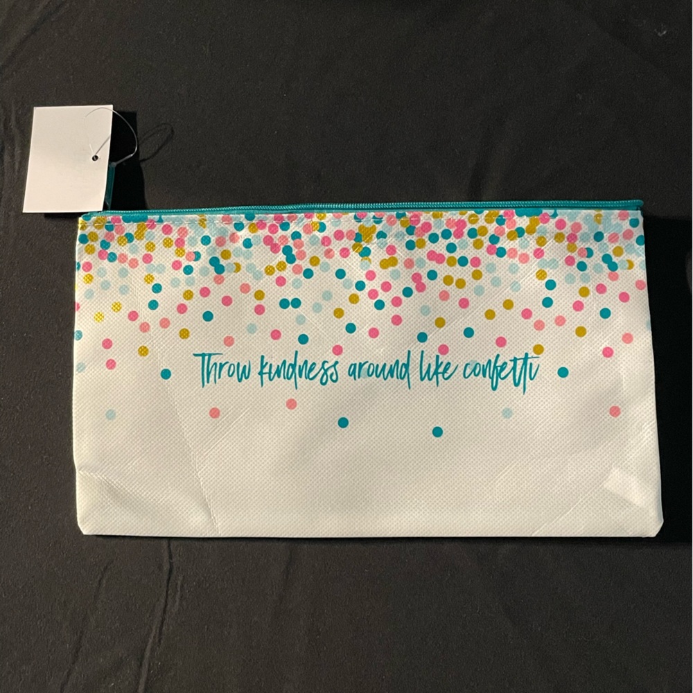 Thrive Causemetics Make-Up Bag